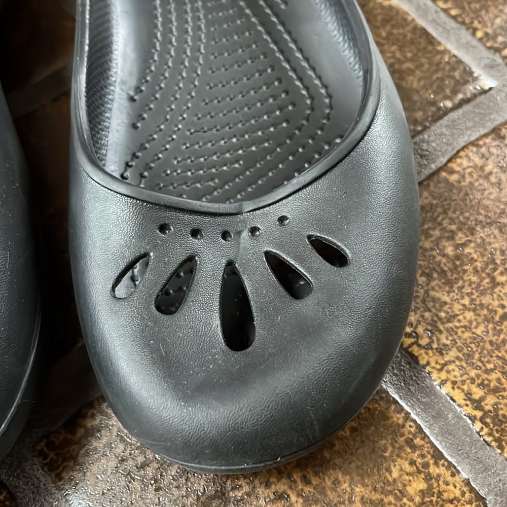 CROCS Black Kadee Mary Jane Slingback Flats - Picture 4 of 12